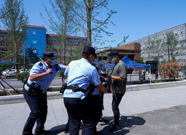 校警联合开展反恐防暴演练 提高学校处理突发事件能力