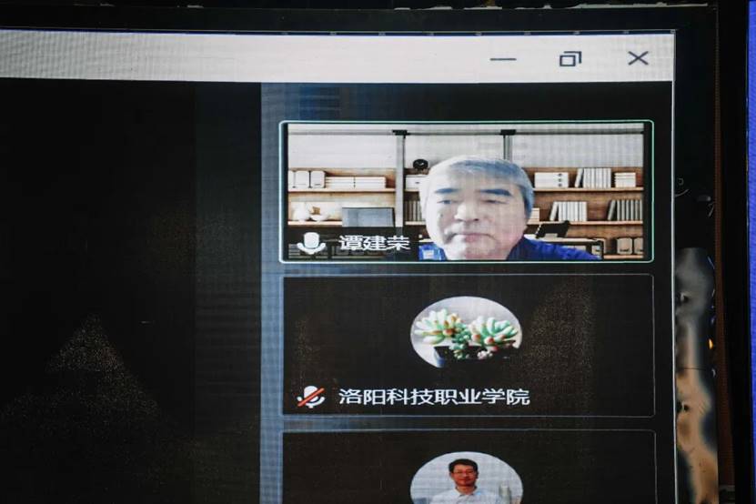新一代信息技术产教融合发展论坛在beat365举行 新一代信息技术产教融合发展论坛在beat365举行