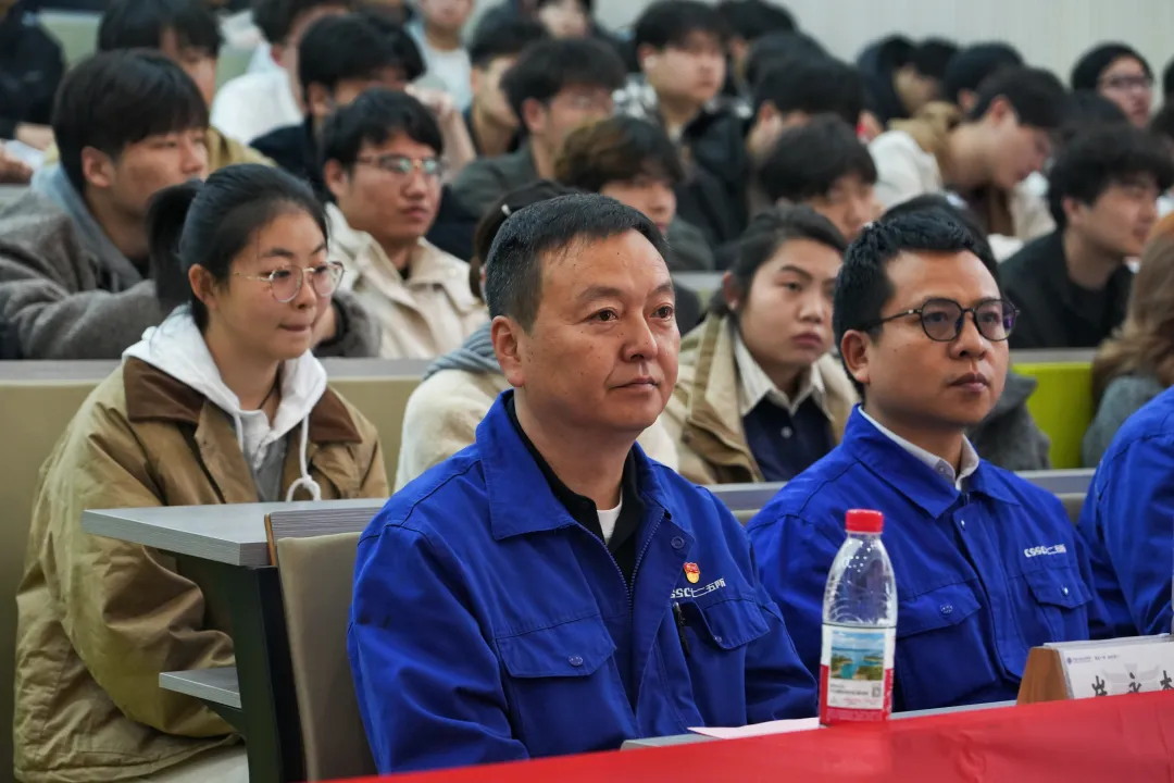 DE825