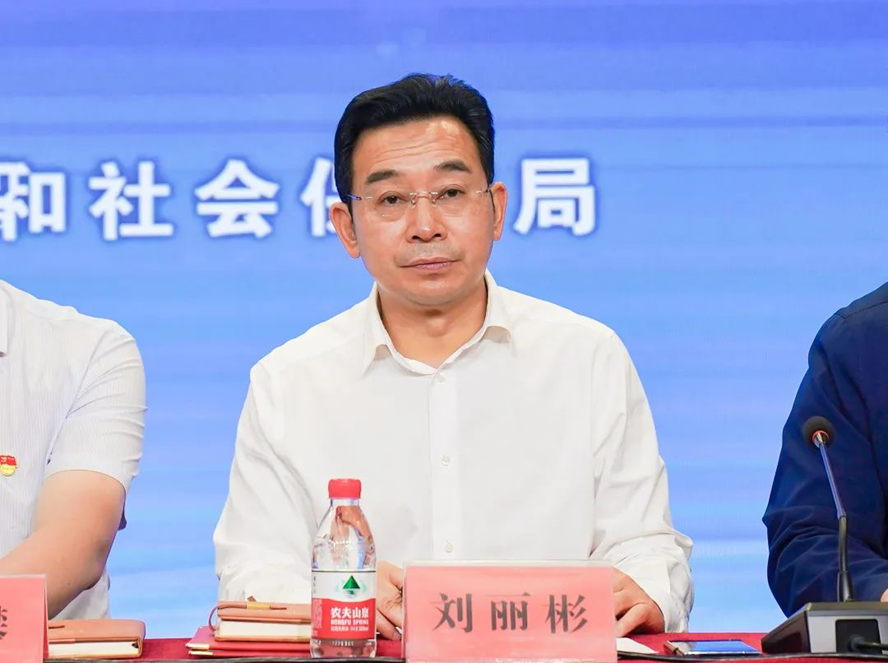 beat365亚洲体育在线官网代表驻洛高职院校发言献策！