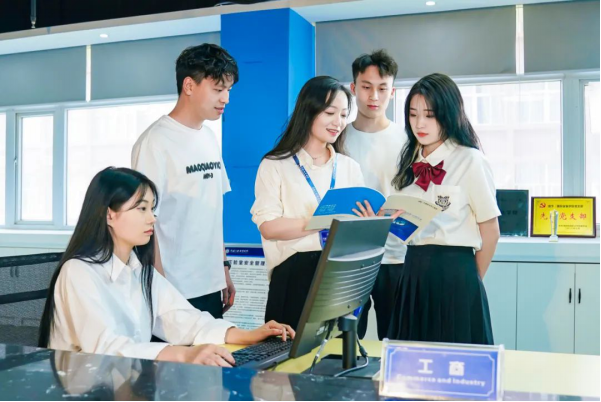 洛阳 科技 职业学院 职业 学院 位列 校友会 校友 2024 20 24 中国 高职 院校 27 被评为 评为 五星级 五星 星级 国一 一流