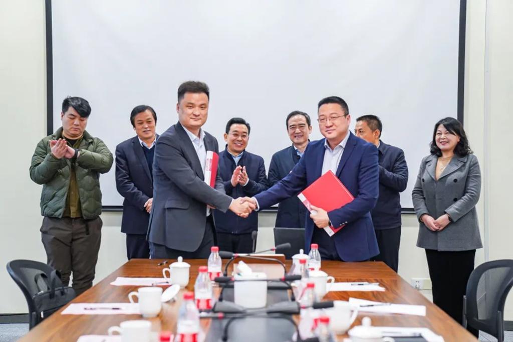 beat365亚洲体育在线官网与洛阳广电传媒集团举行校企合作签约仪式 beat365亚洲体育在线官网与洛阳广电传媒集团举行校企合作签约仪式