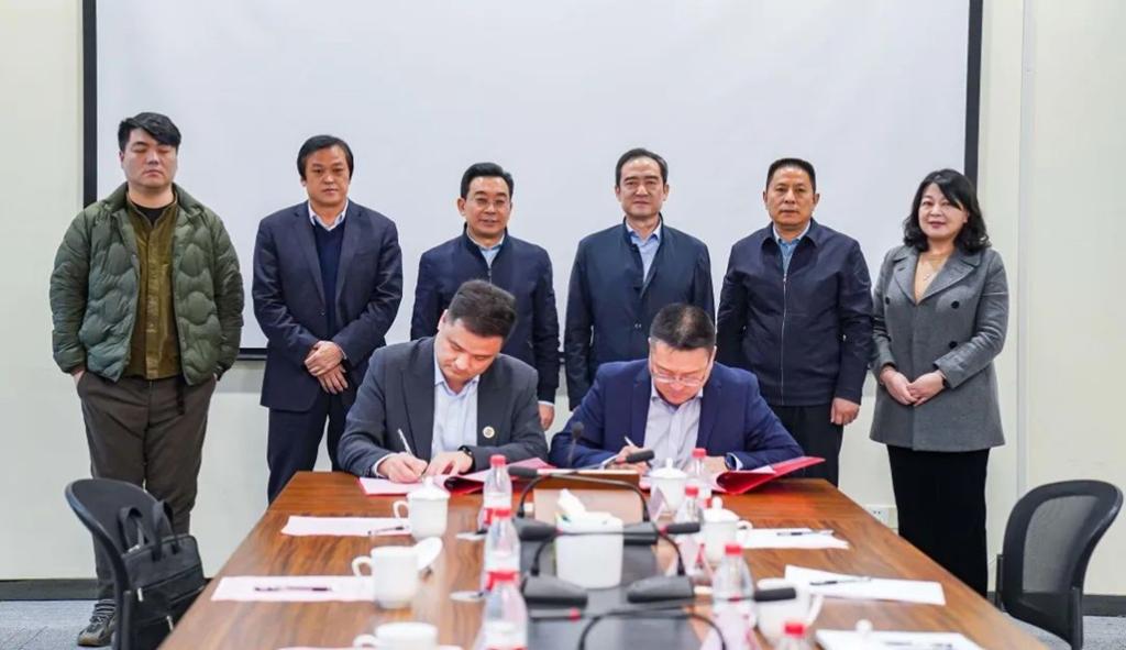 beat365亚洲体育在线官网与洛阳广电传媒集团举行校企合作签约仪式 beat365亚洲体育在线官网与洛阳广电传媒集团举行校企合作签约仪式
