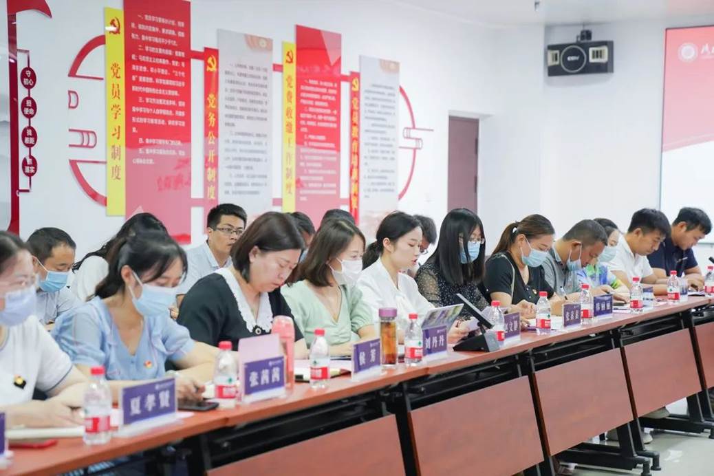 “七一”表彰座谈会