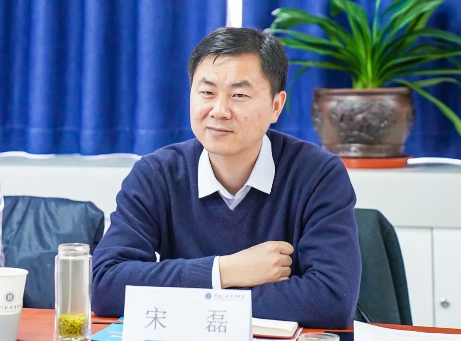 洛阳人力资源和公共就业服务中心一行莅临beat365开展政校企合作洽谈