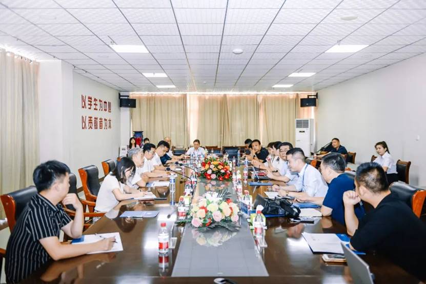 新一代信息技术产教融合发展论坛在beat365举行 新一代信息技术产教融合发展论坛在beat365举行